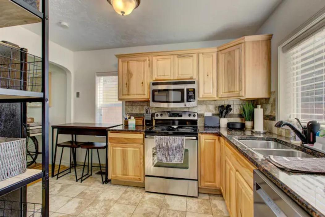 Home Sweet Idahome, Feels Like Home With All The Decor You Wish You Could Afford King Bed In Master, Fully Fenced Dog Friendly Yard, A Few Blocks From Bsu And Downtown Boise, Your Perfect Stay! Extérieur photo