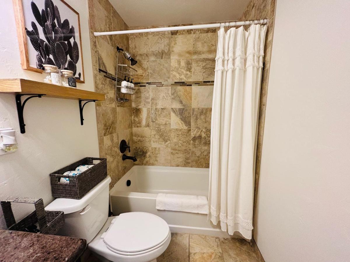 Home Sweet Idahome, Feels Like Home With All The Decor You Wish You Could Afford King Bed In Master, Fully Fenced Dog Friendly Yard, A Few Blocks From Bsu And Downtown Boise, Your Perfect Stay! Extérieur photo